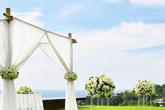 Acrylic Wedding Decorations - Elegant candle racks enhancing wedding ambiance.